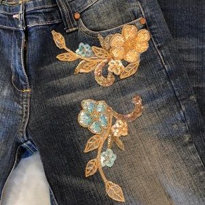 ⚜️ SO CUTE EMBROIDERED JEANS ⚜️